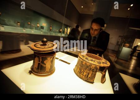 Bildnummer: 60107471  Datum: 10.07.2013  Copyright: imago/Xinhua (130711) -- BOGOTA, (Xinhua) -- A visitor views an exhibit at the National Museum of Colombia, in Bogota, capital of Colombia, on July 10, 2013. The exhibition of Gods, Miths and Religion of Ancient Greece will be held from July 11 to October 13 at the National Museum of Colombia, with 94 pieces of ceramic collection from Paris s Louvre Museum. (Xinhua/Jhon Paz) (rh) (ah) COLOMBIA-BOGOTA-GREEK EXHIBITION PUBLICATIONxNOTxINxCHN Gesellschaft xbs x2x 2013 quer o0 Nationalmuseum, Ausstellung, Kultur,     60107471 Date 10 07 2013 Copy Stock Photo