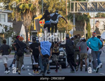 Bildnummer: 60133343 Datum: 15.07.2013 Copyright: imago/Xinhua (130716) -- LOS ANGELES, (Xinhua) -- Demonstranten nehmen an einer Demonstration Teil, um gegen George Zimmermans Freispruch bei der Erschießung von Trayvon Martin aus Florida, in Los Angeles, Kalifornien, am 15. Juli, zu protestieren. 2013. Eine Jury im US-Bundesstaat Florida sprach George Zimmerman am 13. Juli frei, der am 26. Februar 2012 den siebzehnjährigen afroamerikanischen Teenager Trayvon Martin erschoss und tötete. (Xinhua/Zhao Hanrong)(xzj) U.S.-LOS ANGELES-DEMONSTRATION-TRAYVON-MARTIN PUBLICATIONxNOTxINxCHN Po Stockfoto