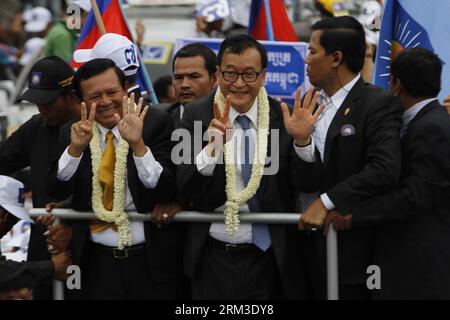 Bildnummer: 60155789  Datum: 19.07.2013  Copyright: imago/Xinhua (130719) -- PHNOM PENH, July 19, 2013 (Xinhua) -- Cambodia s opposition leader Sam Rainsy (3rd R) greets his supporters at the Phnom Penh International Airport in Phnom Penh, Cambodia, July 19, 2013. Sam Rainsy returned to his homeland on Friday after spending nearly four years abroad in self-imposed exile to avoid an 11-year prison sentence on charges of disinformation and destruction of public property. (Xinhua/Sovannara) CAMBODIA-PHNOM PENH-OPPOSITION CHIEF-RETURN PUBLICATIONxNOTxINxCHN People Politik Rückkehr Exil xns x0x 201 Stock Photo