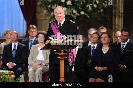 Bildnummer: 60168360  Datum: 21.07.2013  Copyright: imago/Xinhua (130721) -- BRUSSELS, July 21, 2013 (Xinhua) -- Belgium s King Albert II delivers the statement to abdicate at the Royal Palace in Brussels, capital of Belgium, on July 21, 2013, the country s national day.   (Xinhua/Ye Pingfan)(xzj)  BELGIUM-BRUSSELS  PUBLICATIONxNOTxINxCHN People Entertainment Adel Königshaus Belgien Amtswechsel Thronfolge Thronwechsel Brüssel xdp x1x 2013 quer premiumd     60168360 Date 21 07 2013 Copyright Imago XINHUA  Brussels July 21 2013 XINHUA Belgium S King Albert II delivers The Statement to abdicate A Stockfoto