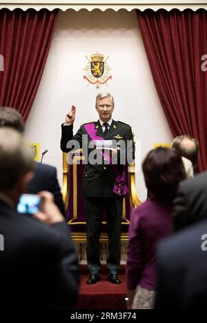 Bildnummer: 60169407  Datum: 21.07.2013  Copyright: imago/Xinhua (130721) -- BRUSSELS, July 21, 2013 (Xinhua) -- King Philippe of Belgium takes the oath during a ceremony at the Belgian Parliament in Brussels, on July 21, 2013. PrincePhilippe was sworn in before parliament as Belgium s seventh king on Sunday, the country s national day. (Xinhua/POOL)(bxq)   PUBLICATIONxNOTxINxCHN People Entertainment Adel Königshaus Belgien Thronfolge Thronwechsel xjh x1x premiumd 2013 hoch     60169407 Date 21 07 2013 Copyright Imago XINHUA  Brussels July 21 2013 XINHUA King Philippe of Belgium Takes The OATH Stockfoto