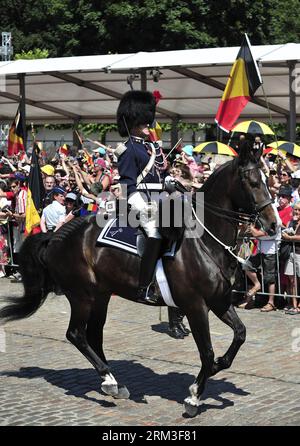 Bildnummer: 60169689  Datum: 21.07.2013  Copyright: imago/Xinhua An Belgian royal cavalryman rides in front of Royal Palace during abdication ceremony in Brussels, capital of Belgium, on July 21, 2013, the country s national day. PrincePhilippe was sworn in before parliament as Belgium s seventh king on Sunday, after his father AlbertII abdicated. (Xinhua/Ye Pingfan)(xzj) BELGIUM-BRUSSELS-CAVALRY ESCORT PUBLICATIONxNOTxINxCHN Gesellschaft Adel Königshaus Belgien Thronfolge Thronwechsel xjh x1x 2013 hoch     60169689 Date 21 07 2013 Copyright Imago XINHUA to Belgian Royal Cavalryman Rides in Fr Stock Photo