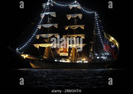 Bildnummer: 60190506  Datum: 24.07.2013  Copyright: imago/Xinhua A ship with the image of late Venezuelan President Hugo Chavez is seen during the naval parade of the commemoration to celebrate the 230th birth anniversary of Simon Bolivar and the 190th anniversary of Maracaibo Lake Naval Battle, in Maracaibo, of Zulia State, Venezuela, on July 24, 2013. (Xinhua/AVN) (rh) (ah) VENEZUELA-ZULIA-COMMEMORATION PUBLICATIONxNOTxINxCHN Gesellschaft x2x xmb 2013 quer schiff segelschiff nachts beleuchtung fest feier     60190506 Date 24 07 2013 Copyright Imago XINHUA a Ship With The Image of Late Venezu Stock Photo