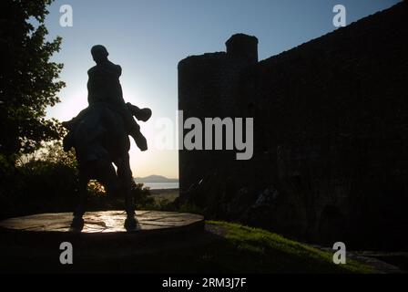 Zwei Könige Skulptur, Harlech Castle in Harlech, Gwynedd, Wales. Stockfoto
