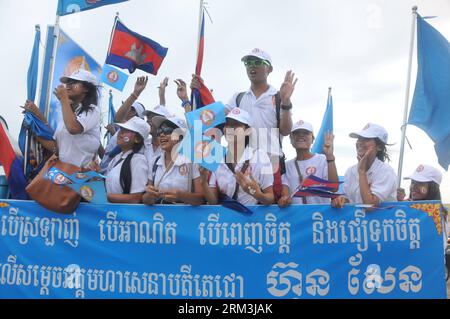 Bildnummer: 60207477  Datum: 26.07.2013  Copyright: imago/Xinhua (130726) -- PHNOM PENH, July 26, 2013 -- Supporters of the Cambodian People s Party attend a campaign rally in Phnom Penh, Cambodia, July 26, 2013. A month-long campaign for the July 28 parliamentary polls ended on Friday. Eight political parties are competing in the parliamentary elections with about 9.67 million eligible voters held this Sunday. (Xinhua/Li Hong) (lyx) CAMBODIA-PHNOM PENH-PARLIAMENTARY ELECTION-CAMPAIGN PUBLICATIONxNOTxINxCHN Gesellschaft x2x xkg 2013 quer o0 Politik Wahlkampf wahlen parlamentswahlen     6020747 Stock Photo