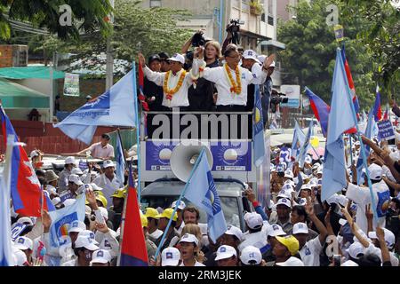 Bildnummer: 60210942  Datum: 26.07.2013  Copyright: imago/Xinhua (130726) -- PHNOM PENH, July 26, 2013 (Xinhua) -- Cambodia s opposition Party -- National Rescue Party leader Sam Rainsy (R, front on a vehicle) attends an election campaign at the Freedom Park in Phnom Penh, Cambodia, July 26, 2013. Cambodia s fifth parliamentary elections are ready to kick off on Sunday, a National Election Committee (NEC) official said Friday. (Xinhua/Sovannara) CAMBODIA-PHNOM PENH-PARLIAMENTARY ELECTION-CAMPAIGN PUBLICATIONxNOTxINxCHN Politik Demo premiumd x0x xmb 2013 quer      60210942 Date 26 07 2013 Copyr Stock Photo