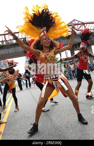 Bildnummer: 60223427 Datum: 27.07.2013 Copyright: imago/Xinhua Coverumed Revelers Parade während der jährlichen Parade der multikulturellen Karibischen Tage in North Vancouver, BC, Kanada am 27. Juli 2013. Die Caribbean Days Parade, Teil des Caribbean Days Festivals, einer der größten Veranstaltungen dieser Art in Kanada, zelebrierte die Kultur und den Stil der Karibik. (Xinhua/Sergei Bachlakov) CANADA-VANCOUVER-CARIBBEAN DAYS PARADE PUBLICATIONxNOTxINxCHN xns x0x 2013 hoch 60223427 Datum 27 07 2013 Copyright Imago XINHUA kostümierte Revels Parade während der jährlichen Parade der MULTIKULTURELLEN Karibischen Tage in North Vancouver BC Kanada Stockfoto