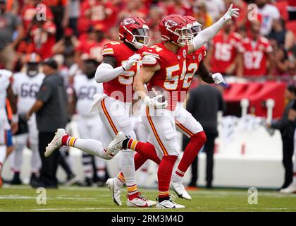 Kansas City, United States. 26th Aug, 2023. Kansas City Chiefs linebacker Leo Chenal (54) and Kansas City Chiefs linebacker Willie Gay (50) celebrate a turnover in the 1st quarter agains the Cleveland Browns at Arrowhead Stadium in Kansas City, Missouri on Saturday, August 26, 2023. Photo by Jon Robichaud/UPI Credit: UPI/Alamy Live News Stockfoto