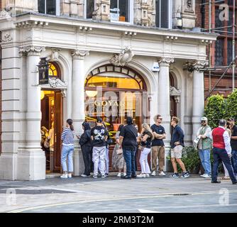 Goyard London ist ein gehobener Einzelhändler, der hochwertiges Ledergepäck, Koffer, Handtaschen und Geldbörsen sowie Sonderbestellungen anbietet. Stockfoto