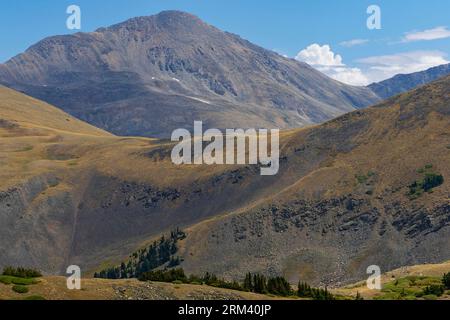 Cottonwood Pass und Collegiate Peaks an einem stürmischen Spätsommermorgen Stockfoto