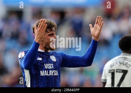 Cardiff, Großbritannien. 26. August 2023. Ollie Tanner aus Cardiff reagiert. EFL Skybet Championship Match, Cardiff City gegen Sheffield Mittwoch im Cardiff City Stadium in Cardiff, Wales am Samstag, den 26. August 2023. Dieses Bild darf nur zu redaktionellen Zwecken verwendet werden. Nur redaktionelle Verwendung, Bild von Andrew Orchard/Andrew Orchard Sports Photography/Alamy Live News Credit: Andrew Orchard Sports Photography/Alamy Live News Stockfoto