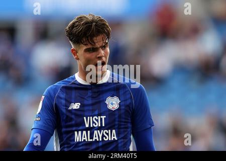 Cardiff, Großbritannien. 26. August 2023. Ollie Tanner von Cardiff City schaut sich an. EFL Skybet Championship Match, Cardiff City gegen Sheffield Mittwoch im Cardiff City Stadium in Cardiff, Wales am Samstag, den 26. August 2023. Dieses Bild darf nur zu redaktionellen Zwecken verwendet werden. Nur redaktionelle Verwendung, Bild von Andrew Orchard/Andrew Orchard Sports Photography/Alamy Live News Credit: Andrew Orchard Sports Photography/Alamy Live News Stockfoto