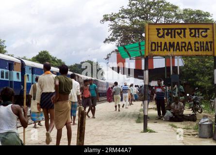 Bildnummer: 60370177  Datum: 19.08.2013  Copyright: imago/Xinhua (130819) -- BIHAR, Aug. 19, 2013 (Xinhua) -- Photo taken on Aug. 19, 2013 shows a view of the Dhamara Ghat station at Khagaria district in Bihar, India. Some 37 people, including several women and children, were killed and more than 40 others injured after being run over by a speeding train at a remote railway station in the eastern Indian state of Bihar Monday, a senior police official said. (Xinhua/Stringer) INDIA-BIHAR-TRAIN ACCIDENT-DEATH PUBLICATIONxNOTxINxCHN Gesellschaft Zugunglück xjh x0x premiumd 2013 quer      60370177 Stock Photo