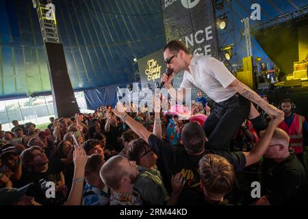 Leeds, Großbritannien. Samstag, 26. August 2023 james mcgovern von der Mordhauptstadt spielt beim Leeds Festival 2023 im Bramham Park © Jason Richardson / Alamy Live News Stockfoto