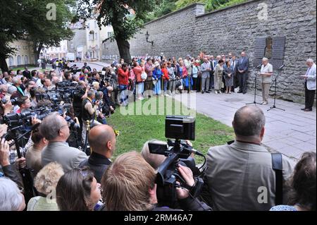 Bildnummer: 60383426 Datum: 23.08.2013 Copyright: imago/Xinhua TALLINN (Xinhua) -- Teilnahme an einer Enthüllungszeremonie einer Skulptur des ehemaligen russischen Präsidenten Boris Jelzin in Tallinn, Estland, . (Xinhua) ESTLAND-TALLINN-SKULPTUR-BORIS JELZIN PUBLICATIONxNOTxINxCHN People Politik Denkmal Einweihung Premiere x0x xsk 2013 quer 60383426 Datum 23 08 2013 Copyright Imago XINHUA Tallinn XINHUA nimmt an der Enthüllungszeremonie der Skulptur des ehemaligen russischen Präsidenten Boris Jelzin in Tallinn Estland XINHUA Estland Tallinn Teil Skulptur Boris Jelzin PUBLICATIONxNOTxINxCHN Prominente Politikdenkmal Stockfoto