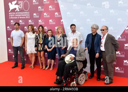 Bildnummer: 60402941  Datum: 28.08.2013  Copyright: imago/Xinhua (130829) -- VENICE, Aug. 2013 (Xinhua) -- Bernardo Bertolucci (in the wheelchair), Italian director and president of the jury of Venezia 70 section, poses with members of the jury, (L to R, Back) Chinese actor and director Jiang Wen, German actress Martina Gedeck, French actress Virginie Ledoyen, US actress and scriptwriter Carrie Fisher, British director Andrea Arnold, Chilean director, screenwriter and producer Pablo Larrain, Japanese composer, musician and producer Ryuichi Sakamoto and Swiss French director of photography Rena Stock Photo