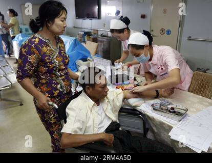 Bildnummer: 60413001  Datum: 30.08.2013  Copyright: imago/Xinhua (130830) -- YANGON, Aug. 30, 2013 (Xinhua) -- A nurse draws blood from a patient on Chinese hospital ship Ark Peace at Thilawa Port in Yangon, Myanmar, Aug. 30, 2013. Chinese hospital ship Ark Peace on Wednesday arrived at Thilawa Port in Yangon at the invitation of Myanmar Navy as part of an overseas voyage to provide medical services to local residents. (Xinhua/U Aung) (srb) MYANMAR-YANGON-CHINESE HOSPITAL SHIP-ARK PEACE PUBLICATIONxNOTxINxCHN xcb x0x 2013 quer      60413001 Date 30 08 2013 Copyright Imago XINHUA  Yangon Aug 30 Stock Photo