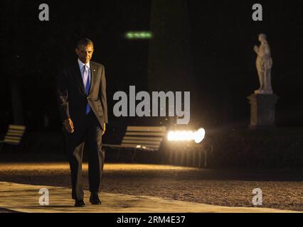 Bildnummer: 60441236  Datum: 05.09.2013  Copyright: imago/Xinhua (130906) -- SAINT PETERSBURG , Sept. 6, 2013 (Xinhua) -- US President Barack Obama arrives for a working dinner during the G20 summit in Saint Petersburg, Russia, on September 5, 2013. (Xinhua/Li Tao) RUSSIA-SAINT PETERSBURG-G20-SUMMIT PUBLICATIONxNOTxINxCHN People Politik G20 G 20 Gipfel Weltwirtschaftsgipfel xns x0x 2013 quer      60441236 Date 05 09 2013 Copyright Imago XINHUA  Saint Petersburg Sept 6 2013 XINHUA U.S. President Barack Obama arrives for a Working Dinner during The G20 Summit in Saint Petersburg Russia ON Septem Stock Photo