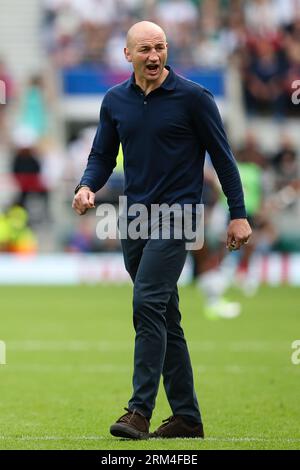 LONDON, Großbritannien - 26. August 2023: England Head Coach Steve Borthwick während des Vorspiels warm Up vor dem internationalen Spiel der Summer Nations Series zwischen England und Fidschi im Twickenham Stadium (Credit: Craig Mercer/Alamy Live News) Stockfoto