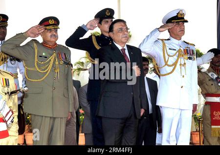 (130909) -- ISLAMABAD, 8. September 2013 (Xinhua) -- der pakistanische Präsident Asif Ali Zardari (C) inspiziert die Ehrenwachen während seiner Abschiedszeremonie im Präsidentenpalast in Islamabad, der Hauptstadt Pakistans, 8. September 2013. Der pakistanische Präsident Asif Ali Zardari trat am Sonntag nach Ablauf seiner fünfjährigen konstitutionellen Amtszeit zurück. (Xinhua/Saadia Seher) PAKISTAN-ISLAMABAD-PRÄSIDENT PUBLICATIONxNOTxINxCHN Stockfoto