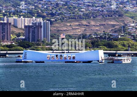 Bildnummer: 60466129  Datum: 10.09.2013  Copyright: imago/Xinhua (130912) -- HAWAII, Sept. 12, 2013 (Xinhua) -- The Arizona Memorial is seen at the Pearl Harbor in Hawaii, the United States, Sept. 10, 2013. Pearl Harbor is located on the island of Oahu, Hawaii, west of Honolulu. Much of the harbor and surrounding lands is a United States navy deep-water naval base. It is also the headquarters of the United States Pacific Fleet. (Xinhua/Zha Chunming) (axy) U.S.-HAWAII-PEARL HARBOR PUBLICATIONxNOTxINxCHN Militär Marine xas x0x 2013 quer      60466129 Date 10 09 2013 Copyright Imago XINHUA  Hawai Stock Photo