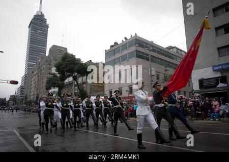 Bildnummer: 60484308 Datum: 16.09.2013 Copyright: imago/Xinhua Soldiers of the Chinese Honor Guard, march während ihrer Teilnahme an der Militärparade zum 203. Jahrestag der Unabhängigkeit Mexikos in Mexiko-Stadt, Hauptstadt Mexikos, am 16. September 2013. (Xinhua/Zhang Jiayang) (rt) (sp) MEXIKO-MEXIKO-STADT-MILITÄRPARADE PUBLICATIONxNOTxINxCHN Gesellschaft Militär Ehrengarde Militärparade x0x xsk 2013 quer 60484308 Datum 16 09 2013 Copyright Imago XINHUA Soldaten der chinesischen EHRENWACHE marschieren während ihrer Teilnahme an der Militärparade zum Jahrestag von Mexiko S Inde Stockfoto