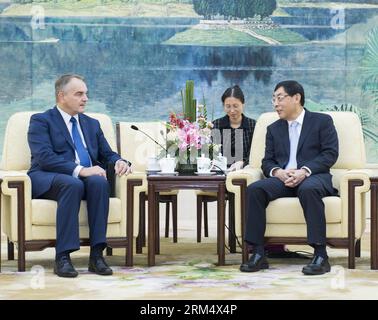 Bildnummer: 60525923  Datum: 25.09.2013  Copyright: imago/Xinhua (130925) -- BEIJING, Sept. 25, 2013 (Xinhua) -- Ma Peihua (R), vice chairman of the National Committee of the Chinese People s Political Consultative Conference, meets with former Polish Prime Minister Waldemar Pawlak in Beijing, capital of China, Sept. 25, 2013. (Xinhua/Wang Ye) (wqq) CHINA-BEIJING-MA PEIHUA-POLAND-FORMER PM-MEETING (CN) PUBLICATIONxNOTxINxCHN people xas x0x 2013 quer      60525923 Date 25 09 2013 Copyright Imago XINHUA  Beijing Sept 25 2013 XINHUA MA Peihua r Vice Chairman of The National Committee of The Chine Stock Photo