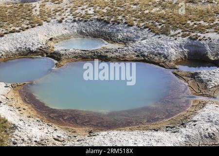 Bildnummer: 60548073 Datum: 20.08.2013 Copyright: imago/Xinhua NEW YORK, 2013 - das am 20. August 2013 aufgenommene Foto zeigt die Landschaft des Yellowstone-Nationalparks in den Vereinigten Staaten. US-Präsident BarackxObama sagte am Montag, dass ein Regierungsstillstand sehr reale wirtschaftliche Auswirkungen auf die Amerikaner hätte. Eines der Ergebnisse wäre die Schließung aller Nationalparks. (Xinhua/Cheng Li) (dzl) US-NATIONALPARKS-CLOSE PUBLICATIONxNOTxINxCHN Reisen USA xdp x1x 2013 quer 60548073 Datum 20 08 2013 Copyright Imago XINHUA New York 2013 Datei Foto aufgenommen AM 20. August 2013 zeigt die Landschaft des YE Stockfoto