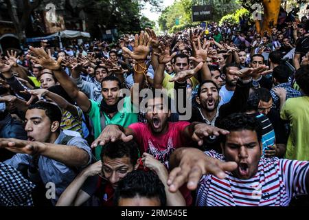 Bildnummer: 60566584 Datum: 06.10.2013 Copyright: imago/Xinhua (131006) -- KAIRO, 6. Oktober 2013 (Xinhua) -- Demonstranten schreien Parolen im Al-Mohandeseen-Bezirk in Kairo, anlässlich des 40. Jahrestages des arabisch-israelischen Krieges 1973, am 6. Oktober 2013. 15 starben und mehr als 80 Personen wurden verletzt bei den Zusammenstößen zwischen der Sicherheit und Bruderschaft Unterstützer während der Feierlichkeiten des 40. Jahrestages des 6. Oktober Krieg, staatliche TV berichtet Sonntag, unter Berufung auf das Ministerium für Gesundheit Quelle. (Xinhua/Amru Salahuddien) ÄGYPTEN-KAIRO-JAHRESTAG-ZUSAMMENSTÖSSE PUBLICATIONxNOTxINxCHN Gesellschaft D Stockfoto