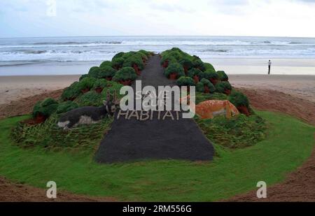 Bildnummer: 60578059  Datum: 08.10.2013  Copyright: imago/Xinhua BHUBANESWAR, Oct. 8, 2013 (Xinhua) -- A sand sculpture by Indian sand artist Sudarshan Pattnaik is seen on the Bay of Bengal s Orissa coast on the end day of the wild life week at Puri, 65 kilometers away from the eastern Indian state Orissa s capital city Bhubaneswar, India, Oct. 8, 2013. (Xinhua/Stringer) INDIA-BHUBANESWAR-SAND SCULPTURE-WILD LIFE WEEK PUBLICATIONxNOTxINxCHN xcb x0x 2013 quer     60578059 Date 08 10 2013 Copyright Imago XINHUA Bhubaneswar OCT 8 2013 XINHUA a Sand Sculpture by Indian Sand Artist Sudarshan Pattna Stock Photo