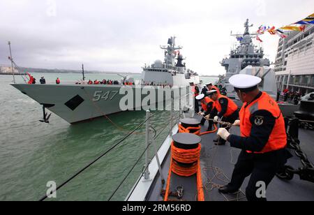 Bildnummer: 60587879 Datum: 11.10.2013 Copyright: imago/Xinhua (131011) -- AUCKLAND, 11. Oktober 2013 (Xinhua) -- die Fregatte der chinesischen Volksbefreiungsarmee Linyi (L) ist am 11. Oktober 2013 in Auckland, Neuseeland, angedockt. Drei chinesische Marineschiffe trafen am Freitagmorgen in Neuseelands größter Stadt Auckland ein und verübten einen Gruß mit 21 Kanonen, als sie an der Marinebasis Devonport vorbeifuhren. (Xinhua/Zha Chunming) NEUSEELAND-AUCKLAND-CHINESISCHE MARINE-VISIT PUBLICATIONxNOTxINxCHN Gesellschaft xsp x0x 2013 quer 60587879 Datum 11 10 2013 Copyright Imago XINHUA Auckland OCT 11 2013 Stockfoto