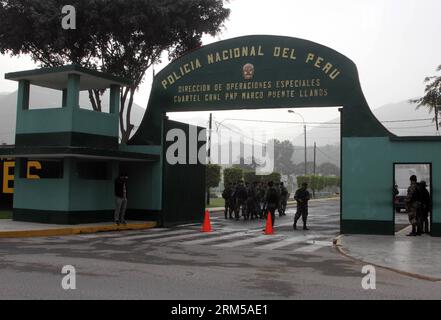 Bildnummer: 60610539 Datum: 17.10.2013 Copyright: imago/Xinhua (131018) -- LIMA, (Xinhua) -- das Hauptquartier des Special Operations Office der peruanischen Nationalpolizei (DIROES), in dem die Verhandlung des Prozesses gegen den ehemaligen peruanischen Präsidenten Alberto Fujimori stattfindet, befindet sich im Bezirk ATE Vitarte in Lima, Peru, 17. Oktober 2013. (Xinhua/Luis Camacho) (djj) PERU-LIMA-FUJIMORI-STUDIE PUBLICATIONxNOTxINxCHN Gesellschaft x2x xkg 2013 quer o0 Prozess, Gerichtsverfahren, Anklage, 60610539 Datum 17 10 2013 Copyright Imago XINHUA Lima XINHUA der Hauptsitz von T Stockfoto