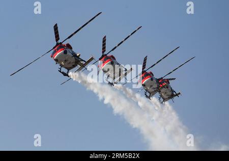 Bildnummer: 60612170  Datum: 18.10.2013  Copyright: imago/Xinhua (131018) -- SRINAGAR, Oct. 18, 2013 (Xinhua) -- Indian Air Force s (IAF) Sarang helicopter display team perform during an aerobatic show in Srinagar, summer capital of Indian-Controlled Kashmir, Oct. 18, 2013. The aerobatic show was organized by IAF to mark their 81st anniversary. (Xinhua/Javed Dar)(zhf) KASHMIR-SRINAGAR-HELICOPTER DISPLAY PUBLICATIONxNOTxINxCHN Flugshow xas x0x 2013 quer      60612170 Date 18 10 2013 Copyright Imago XINHUA  Srinagar OCT 18 2013 XINHUA Indian Air Force S IAF sarang Helicopter Display Team perform Stock Photo