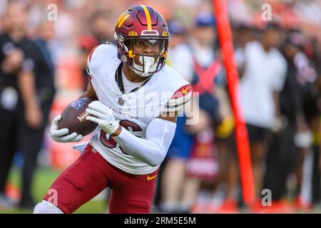 August 26th 2023: Washington Commanders wide receiver Mitchell Tinsley (86) makes a catch and scores a touchdown during the NFL game between the Cincinnati Bengals and the Washington Commanders in Landover, MD. Reggie Hildred/CSM Stockfoto