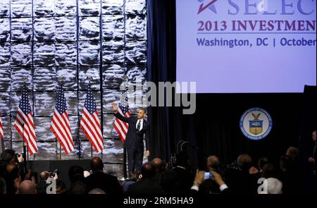 Bildnummer: 60662070 Datum: 31.10.2013 Copyright: imago/Xinhua (131031) -- WASHINGTON D.C., 31. Oktober 2013 (Xinhua) -- US-Präsident Barack Obama weckt nach seiner Rede während des SelectUSA 2013 Investment Summit in Washington D.C. am 31. Oktober 2013. Obama kündigte erstmals koordinierte Bemühungen des Bundes an, ausländische Investitionen anzuziehen und die wirtschaftliche Erholung zu fördern. Die Obama-Regierung gründete SelectUSA vor zwei Jahren als Teil einer Initiative der US-Regierung zur Förderung ausländischer Direktinvestitionen (FDI) in den Vereinigten Staaten. (Xinhua/Fang Zhe) US-WASHINGTON-FOREIGN INVESTMENT-OBAMA PUBLICAT Stockfoto