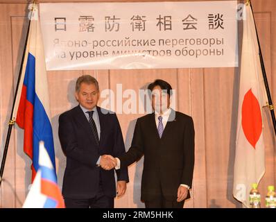 Bildnummer: 60664701 Datum: 01.11.2013 Copyright: imago/Xinhua (131101) -- TOKIO, 1. November 2013 (Xinhua) -- der japanische Verteidigungsminister Itsunori Onodera (R) schüttelt die Hände mit dem russischen Verteidigungsminister Sergei Shoigu im verteidigungsministerium in Tokio, Japan, 1. November 2013. (Xinhua/Ma Ping)(lrz) JAPAN-TOKIO-RUSSISCHER VERTEIDIGUNGSMINISTER-BESUCH PUBLICATIONxNOTxINxCHN People xcb x0x 2013 quer 60664701 Datum 01 11 2013 Copyright Imago XINHUA Tokio 1. November 2013 DIE japanischen Verteidigungsminister XINHUA Itsunori Onodera r schüttelt die Hände mit den russischen Verteidigungsministern Sergei Shoigu IM Verteidigungsministerium in Tokio Japan Stockfoto