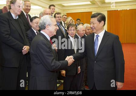 Bildnummer: 60667204 Datum: 02.11.2013 Copyright: imago/Xinhua (131102) -- PEKING, 2. November 2013 (Xinhua) -- der chinesische Präsident Xi Jinping (Front, R) trifft sich mit ausländischen Gästen, die an der Konferenz des 21. Jahrhunderts in Peking in der Großen Halle des in Peking, Hauptstadt von China, am 2. November 2013 teilnehmen. (Xinhua/Huang Jingwen) (mt) CHINA-PEKING-XI JINPING-21ST CENTURY COUNCIL BEIJING CONFERENCE (CN) PUBLICATIONxNOTxINxCHN People xas x0x 2013 quer 60667204 Datum 02 11 2013 Copyright Imago XINHUA Peking 2. November 2013 XINHUA chinesischer Präsident Xi Jinping Front r trifft sich mit ausländischen Gästen, die teilnehmen Stockfoto