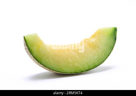 Eine dünn geschnittene earl's Melone, fotografiert auf weißem Hintergrund Stockfoto