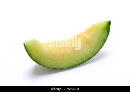 Eine dünn geschnittene earl's Melone, fotografiert auf weißem Hintergrund Stockfoto