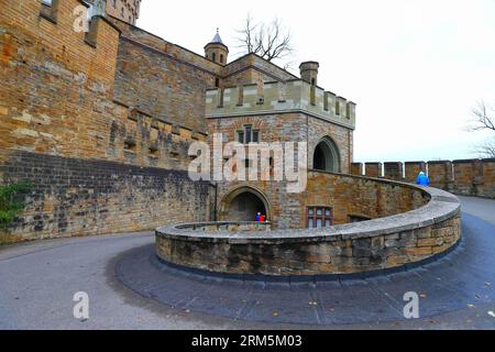 Bildnummer: 60684825 Datum: 02.11.2013 Copyright: imago/Xinhua Foto aufgenommen am 2. November 2013 zeigt einen Teil der Burg Hohenzollern in Hechingen. Die Burg Hohenzollern gilt als Stammsitz der Familie Hohenzollern, die im Mittelalter entstand und später zu deutschen Kaisern wurde. Die Burg wurde Anfang des 11. Jahrhunderts erbaut und 1423 vollständig zerstört. Die heutige Version der Burg wurde Mitte des 19. Jahrhunderts wiederaufgebaut. Die Burg wird heute zu einem beliebten Touristenziel, da sie noch immer im Privatbesitz der Nachkommen der Hohenzol ist Stockfoto