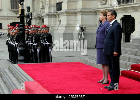 Bildnummer: 60702586 Datum: 11.11.2013 Copyright: imago/Xinhua LIMA, 11. November 2013 - der peruanische Präsident Ollanta Humala (1. R) und seine brasilianische Partnerin Dilma Rousseff (2. R) nehmen am 11. November 2013 an einer Begrüßungszeremonie in Lima, der Hauptstadt Perus, Teil. (Xinhua/Luis Camacho) BESUCH DES PERUANISCH-BRASILIANISCHEN PRÄSIDENTEN PUBLICATIONxNOTxINxCHN People Politik x0x xkg 2013 quer 60702586 Datum 11 11 2013 Copyright Imago XINHUA Lima 11. November 2013 der peruanische Präsident Ollanta Humala 1. R. und sein brasilianischer Teil Dilma Rousseff 2. R. nehmen AM 11. November 2013 an einer Begrüßungszeremonie in Lima, DER Hauptstadt Perus, Teil Stockfoto