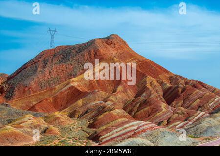 Die Regenbogenberge Chinas im Geologischen Park Zhangye Danxia sind ein geologisches Weltwunder, diese berühmten chinesischen Berge Stockfoto