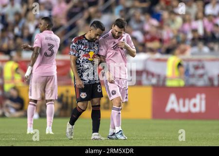 Harrison, Vereinigte Staaten Von Amerika. 26. August 2023. Lionel Messi von The Inter Miami während und Luquinhas New York Red Bulls, ein Spiel, das für Major League Soccer (MLS) in der Red Bull Arena in der Stadt Harrison in den Vereinigten Staaten am Samstag, 26 gültig ist. Quelle: Brasilien Photo Press/Alamy Live News Stockfoto