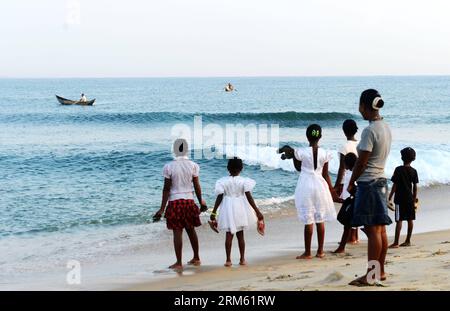 Bildnummer: 60765214  Datum: 28.11.2013  Copyright: imago/Xinhua     (131128) -- BEIJING , Nov. 28, 2013 (Xinhua) -- look at a boat at the beach in Sambava, Madagascar, Nov. 23, 2013. (Xinhua/Wu Xiaoling) (zhf) MADAGASCAR-SAMBAVA-LANDSCAPE PUBLICATIONxNOTxINxCHN xcb x0x 2013 quer Stock Photo