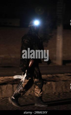 Bildnummer: 60790185  Datum: 03.12.2013  Copyright: imago/Xinhua     (131204) -- KABUL, Dec. 3, 2013 (Xinhua) -- An Afghan soldier walks at the site of blast in Kabul, Afghanistan on December 3, 2013. (Xinhua/Ahmad Massoud) AFGHANISTAN-KABUL-BLAST PUBLICATIONxNOTxINxCHN Gesellschaft Anschlag Explosion Sicherheit Militär xsp x0x premiumd 2013 hoch Stock Photo