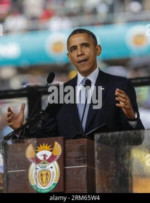 Bildnummer: 60813879 Datum: 10.12.2013 Copyright: imago/Xinhua (131210) -- JOHANNESBURG, 10. Dezember 2013 (Xinhua) -- US-Präsident Barack Obama spricht während der Gedenkfeier für Nelson Mandela in Johannesburg, Südafrika, am 10. Dezember 2013. Der Gedenkgottesdienst für den ehemaligen südafrikanischen Präsidenten Nelson Mandela begann am Dienstag in Johannesburg, als Zehntausende Trauernde und mehr als 90 Weltpolitiker sich im Regen versammeln, um an Mandela zu erinnern. (Xinhua/Zhang Chen) SÜDAFRIKA-JOHANNESBURG-NELSON MANDELA-MEMORIAL SERVICE PUBLICATIONxNOTxINxCHN Johannesburg Soccer City Stadium Stockfoto