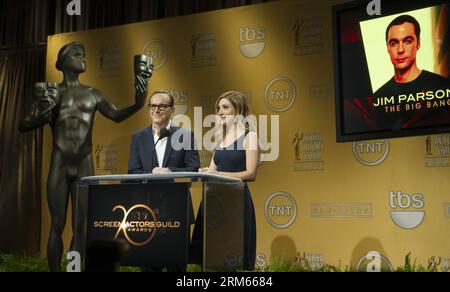 Bildnummer: 60818743  Datum: 11.12.2013  Copyright: imago/Xinhua     (131211) -- LOS ANGELES, Dec. 11, 2013 (Xinhua) -- Actress Sasha Alexander (R) and actor Clark Gregg announce nominations of annual Screen Actors Guild (SAG) Awards in Los Angeles, the United States, on Dec. 11, 2013. (Xinhua/Yang Lei) U.S.-LOS ANGELES-SAG AWARDS-NOMINATIONS PUBLICATIONxNOTxINxCHN Entertainment People Film Preisverleihung premiumd xsp x0x 2013 quer Stock Photo