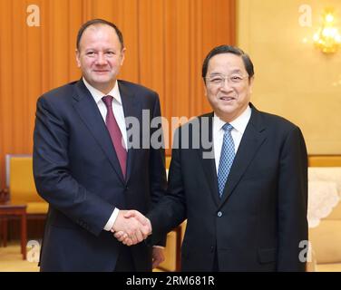 (131217) -- BEIJING, Dec. 17, 2013 (Xinhua) -- Yu Zhengsheng (R), chairman of the National Committee of the Chinese People s Political Consultative Conference (CPPCC), shakes hands with Bulgarian Parliament Speaker Mihail Mikov during their meeting in Beijing, capital of China, Dec. 17, 2013. (Xinhua/Yao Dawei) (zwx) CHINA-BEIJING-YU ZHENGSHENG-BULGARIA-MIKOV-MEETING(CN) PUBLICATIONxNOTxINxCHN   Beijing DEC 17 2013 XINHUA Yu Zheng Sheng r Chairman of The National Committee of The Chinese Celebrities S Political Consultative Conference CPPCC Shakes Hands With Bulgarian Parliament Speaker Mihail Stock Photo