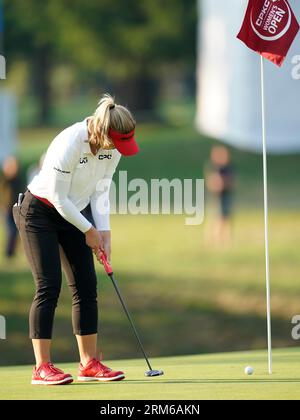 Kanadas Brooke Henderson schlägt bei den Women's Open 2023, im Shaughnessy Golf and Country Club, in Vancouver, British Columbia, am 26. August 2023, ein Loch ins 8. Loch. Stockfoto