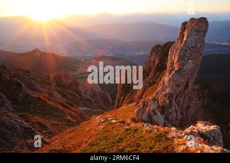 ISERE (38). PARC NATUREL DU VERCORS. AIGUILLES ET COULOIR DES SULTANES Stockfoto